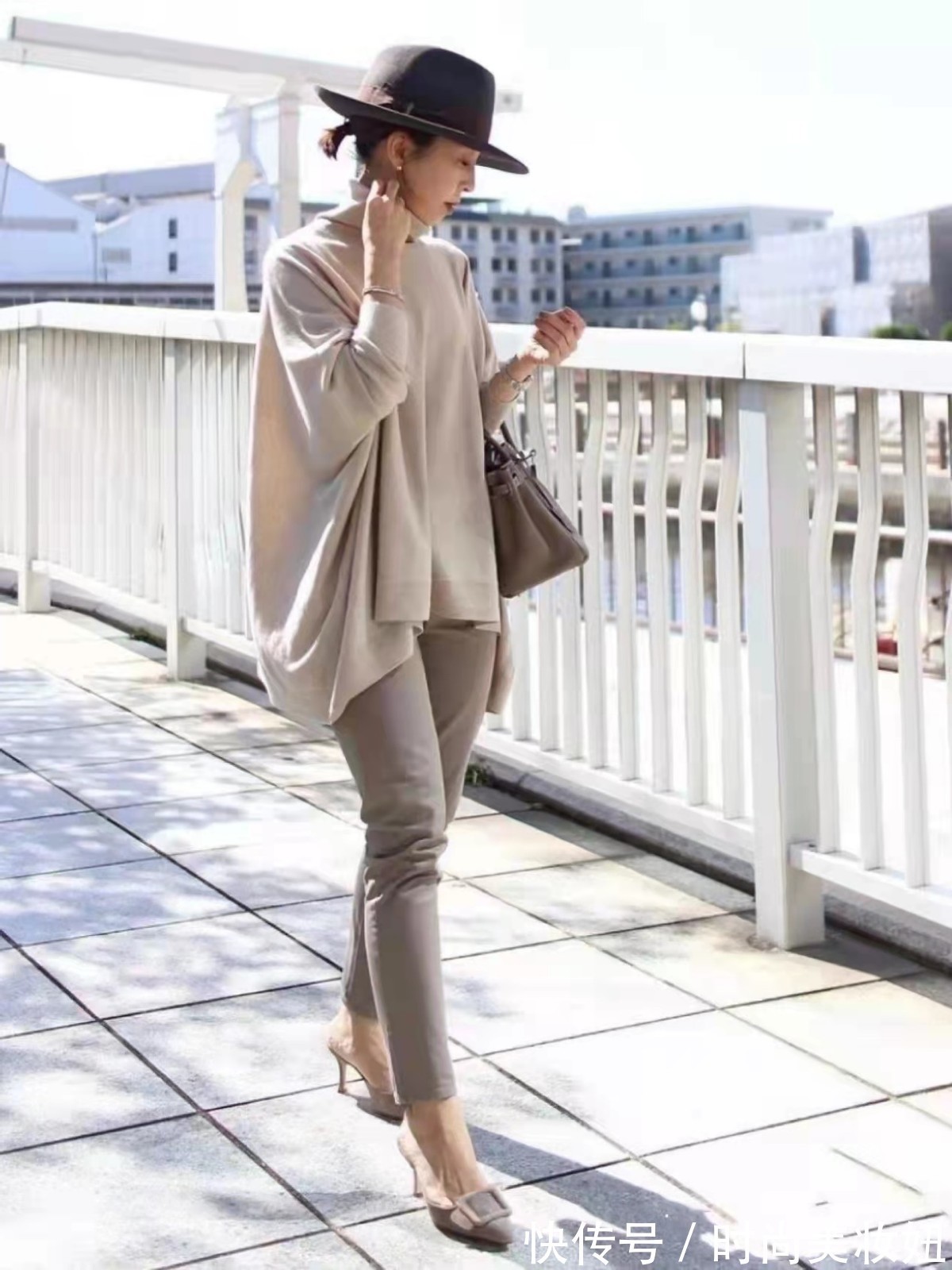 女人|40岁女人穿毛衣时,尽量少踩这四个雷区,拉低档次还显胖