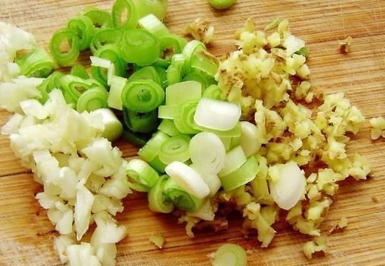 炒菜时,葱姜蒜不要乱放,都有“讲究的”,网友看完“涨知识”