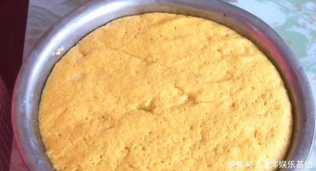 天冷了,玉米面别再蒸发糕了,教你个简单做法,比面包还好吃!