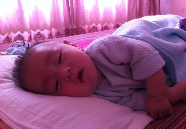 皮肤|“国产黑宝宝”走红,父母都是纯种亚洲人,孩子却堪比“包青天”