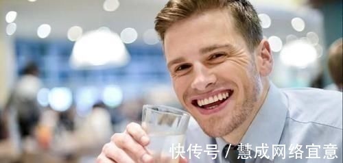 饮食健康|男性过了55岁要管住嘴,6种食物尽量少吃,以免给长寿“筑坎”