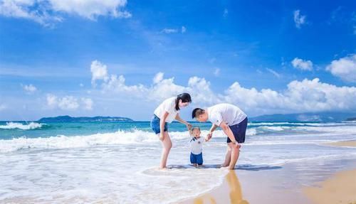 小孩|女摊主营业时胸口挂“布袋”，顾客走近一看后大喊：老板再来一份