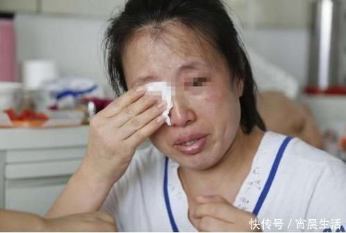 偷看|爷爷晚上哄娃睡觉不哭不闹,妈妈偷看后气炸了离我女儿远一点