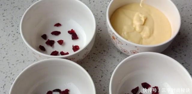 简单|一碗玉米面两个鸡蛋,简单一搅,放锅里一蒸,比蛋糕还好吃