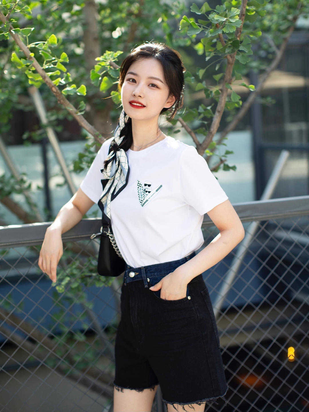 T恤|人人都有纯T恤,为何你穿这么土?秋天这样穿更时髦,主要是气质