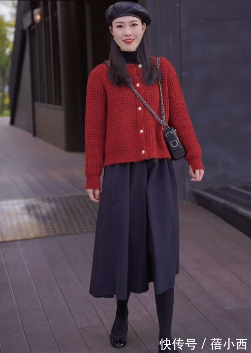 乐福鞋 终于明白“奶奶衫”为什么是2022最火单品,简约耐看还显瘦,超美