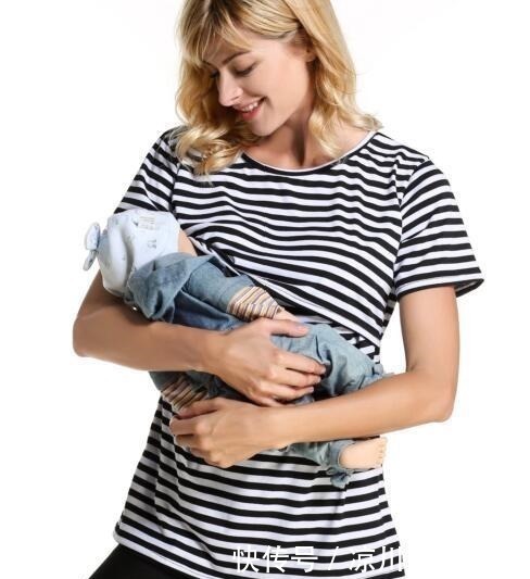 刀口|爷爷嫌爸爸抱娃像“端菜”,抢来抱姿势更“豪横”,宝妈笑得刀口疼