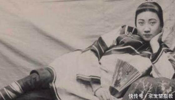 小乞丐|晚清罕见照娱乐场所的女子很漂亮，官员们虎背熊腰！