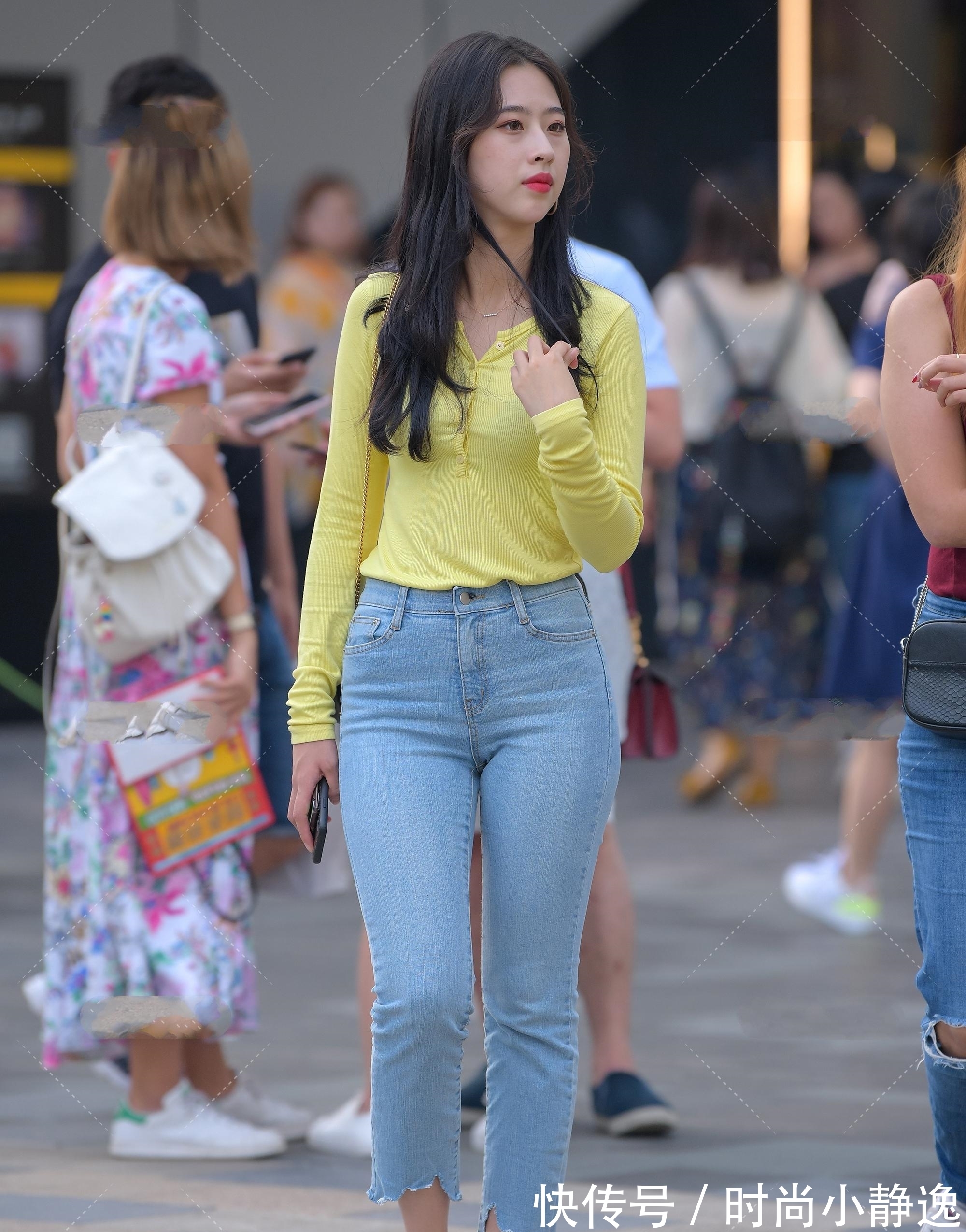针织衫|亮黄色针织衫这样穿,清新雅致明艳动人,展示朝气蓬勃的青春