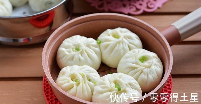中筋面粉|早餐吃一屉鸡蛋虾皮韭菜包子，营养美味，软嫩口感，特别好吃！