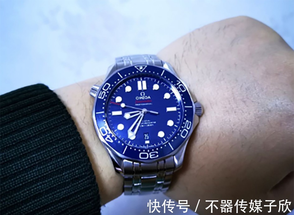 机芯|大海的颜色！三款经得起时间考量的腕表盘点，日常通勤戴也很帅