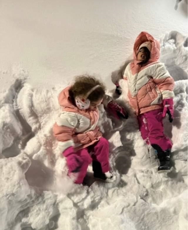 未婚妻|奢侈!C罗未婚妻去北极过圣诞,貂皮大衣抢镜,迷你罗帮着带娃
