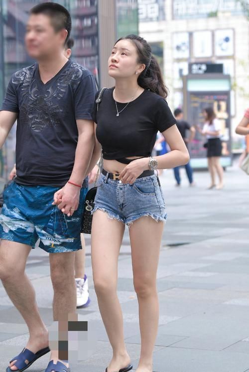  热裤|穿热裤的小姐姐，大长腿展现得淋漓尽致