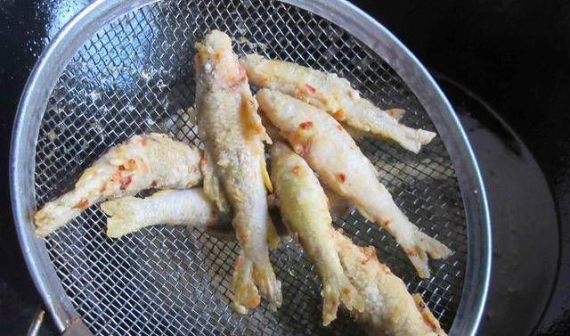 这种小鱼全是肉,买一斤5块钱给老公做了下酒菜,饭店要四十块钱