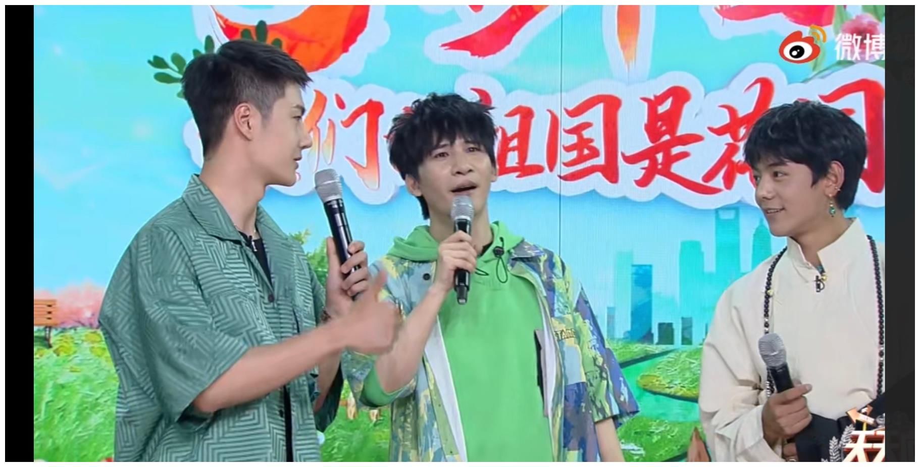 王一博与丁真合照颜值被吊打，虽然又瘦又高，但合照真的没赢