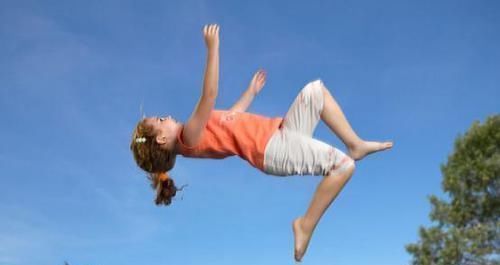 杨紫璇|女孩年仅七岁八块腹肌,半小时学会后空翻,目标清晰的人失败太难