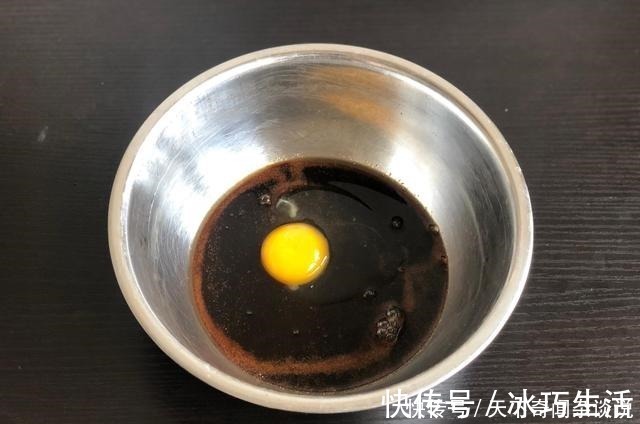 红糖|红糖发糕有弹性，不粘牙有诀窍，别光用面粉，加点它，一次就成功