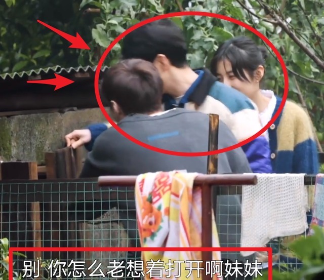 张艺兴 张艺兴去鸡窝掏鸡蛋,看到张子枫的举动,妹妹变得开朗调皮了