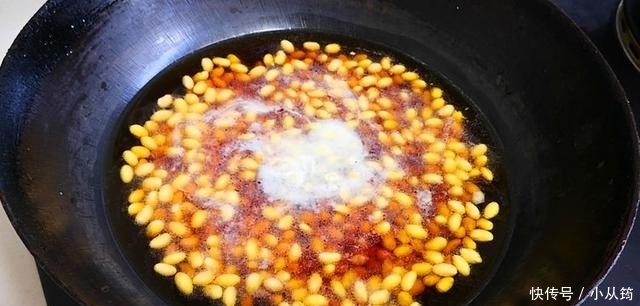 黄豆还有此种吃法?加点茄子比肉还好吃,软绵解馋不油腻