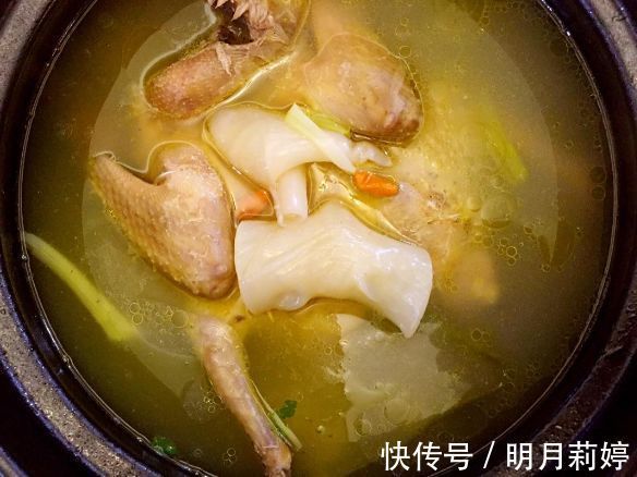 乳鸽汤|少年儿童多喝的营养汤，营养丰富，色香味俱全，提高孩子的智力