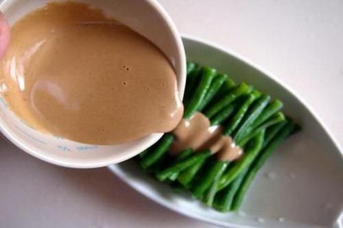 怎么调稀芝麻酱，加水还是加油？这样做，丝滑细腻味道好