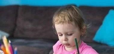 心理健康|宝宝是左撇子,是聪明的表现吗到底要不要纠正呢