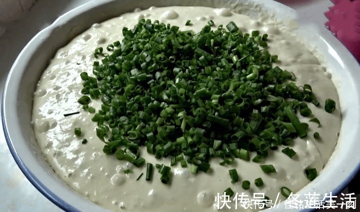 原来葱花饼的做法如此简单,筷子一搅,蓬松暄软又劲道,百吃不厌