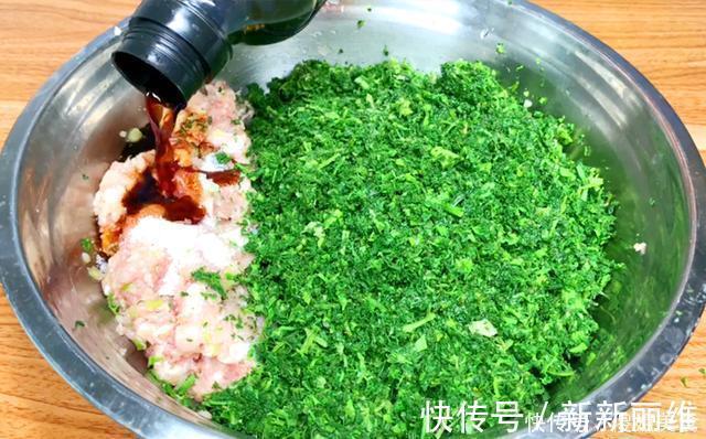 胡萝卜缨|夏天,用它包饺子,又香又嫩,不花1分钱,比韭菜茴香都好吃