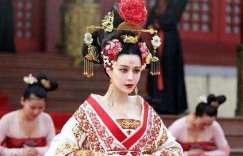 不屑于|别再被清宫剧骗了,历史上的皇后根本不屑于宫斗,没有嫔妃敢惹