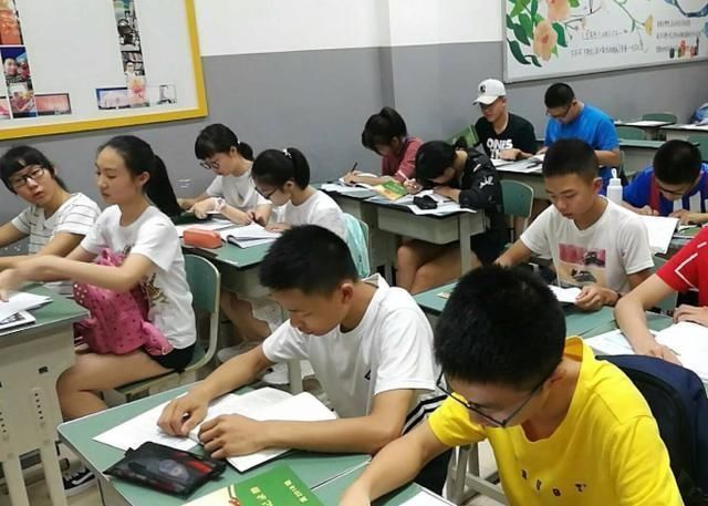 数学成绩|班主任总结数学成绩差的学生，都有3个“爱好”，尽快改正