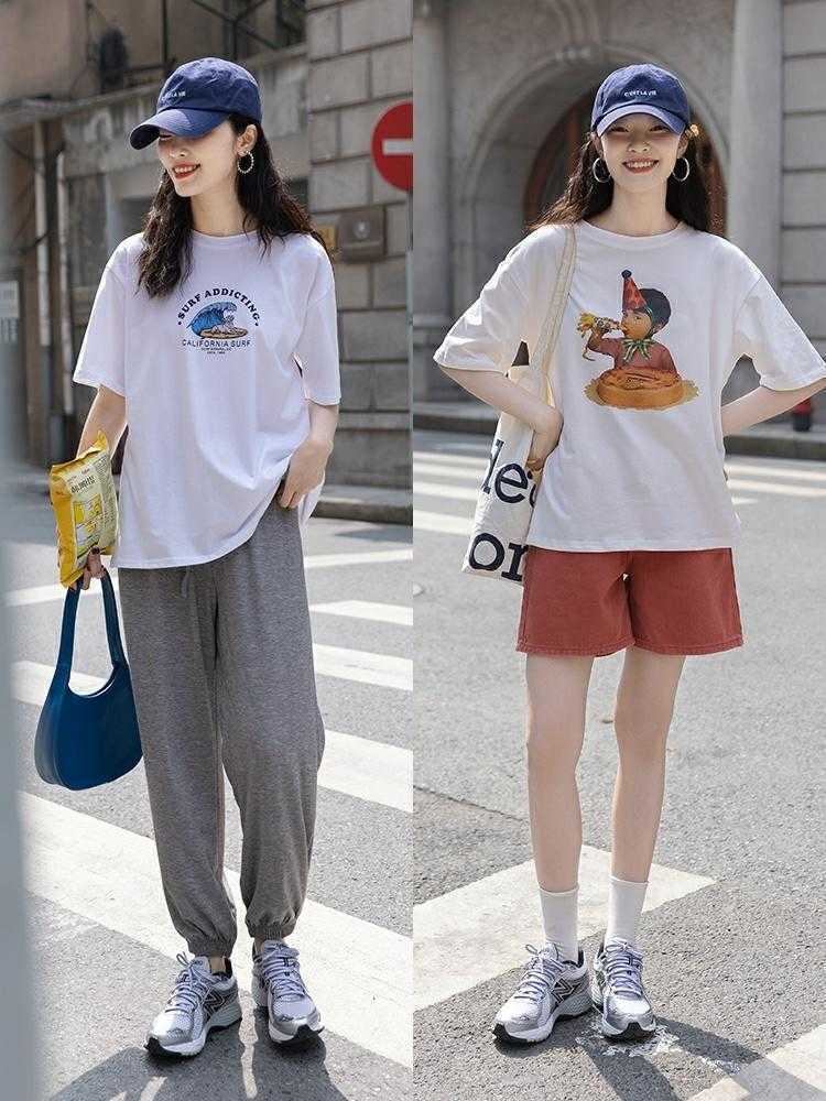 减龄|若你才20岁，别打扮太老！T恤+休闲裤可甜可咸，洋气减龄美翻天