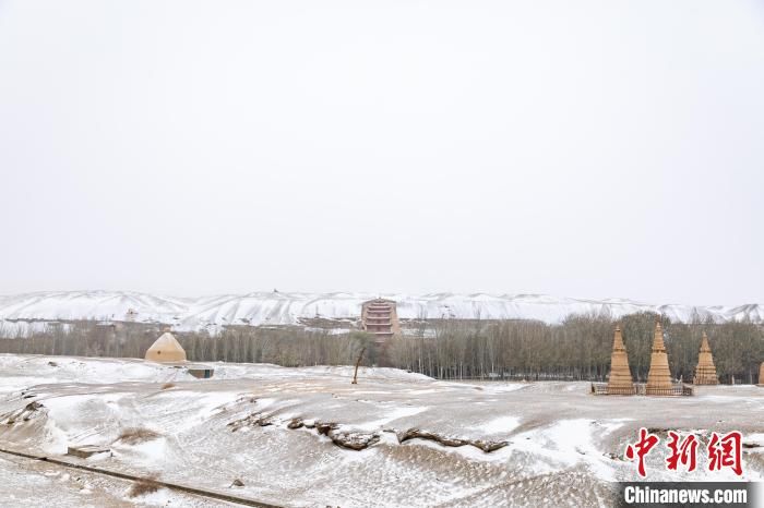 王嘉奇|雪落敦煌莫高窟