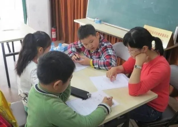 教育机构|补课班受到“严管”后,又一种补课形式兴起,很多家长有苦难言