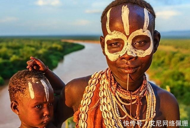 部落中|非洲“最残酷”的一个原始部落：“不洁”被处死，未婚女性更可怜