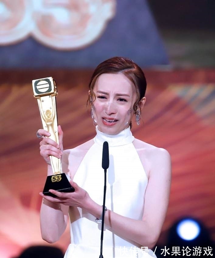 姚子羚|姐妹情不變！TVB當(dāng)紅小花龔嘉欣、姚子羚節(jié)目中合體，齊齊變村姑