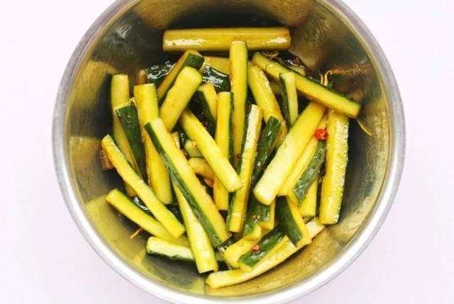 入味|做腌黄瓜,不要直接加盐腌多做1步,脆爽又入味,做1次吃3个月