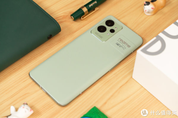 评测|直、纸、值，年轻人的新旗舰手机——真我GT2 Pro评测