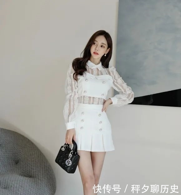 衣裙|美图欣赏：孙允珠，柔幔花呢纯白金属扣波纹衣裙