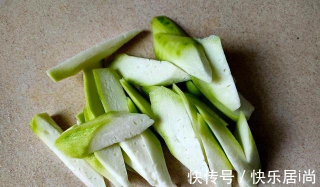 秋天，我家孩子就馋这道菜，食材百搭味道鲜美，营养好吃又下饭！