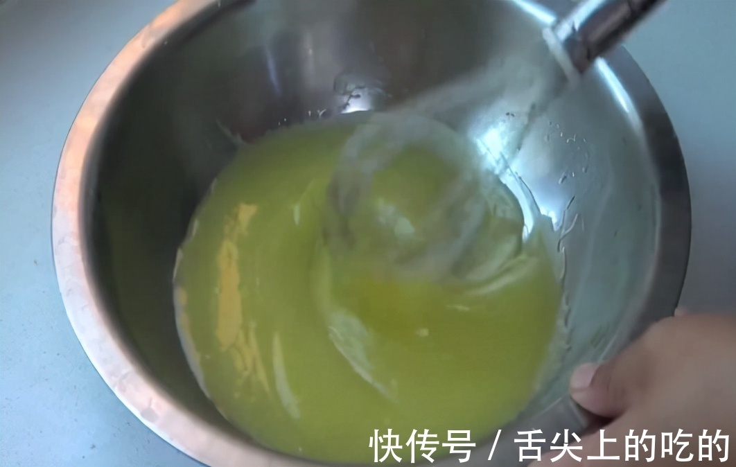 面团|老式五仁月饼的家常制作方法,馅料十足,做法简单,美味可口