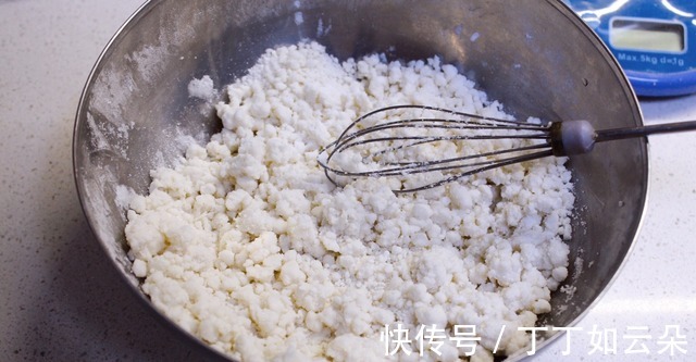 一出锅就满屋飘香的桂花糕，口感细腻香甜，入口即化！