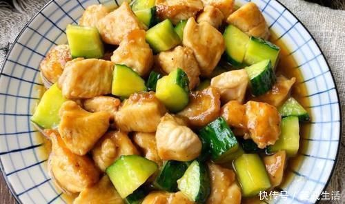 黄瓜和“它”是好搭档,一盘2元钱,每晚吃一点,甩赘肉细蛮腰