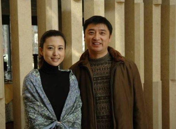 “著名”節(jié)目女主持,出名后嫁大“20歲”老公,兩人站一起像父女