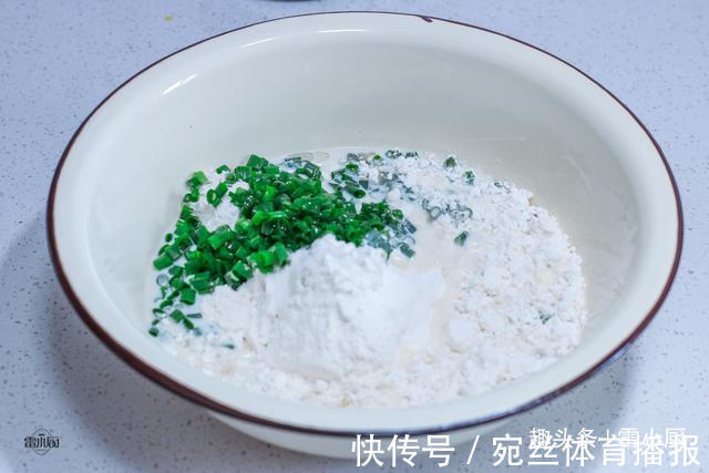 小食|不用黄油，也不加糖，教你做葱香小饼干，口口香又酥