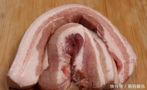 五花肉这样做真过瘾,不加水不加油,简单2步,上桌连汤汁都不剩