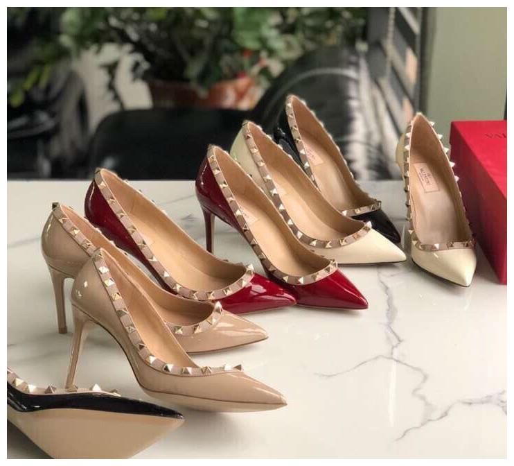 高跟鞋|满身都是铆钉的奢侈品高跟鞋,华伦天奴靠出众博眼球,性感度极高