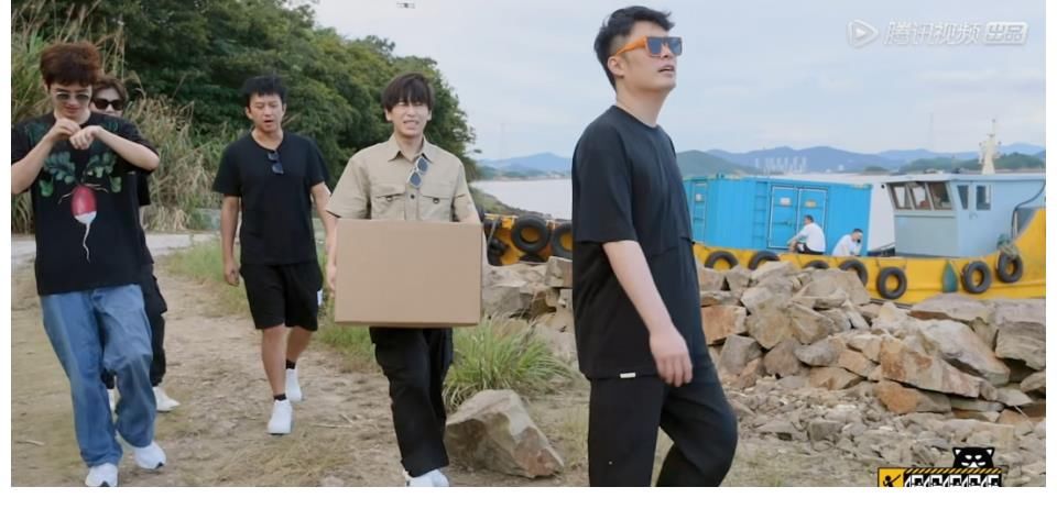 骗完黄磊忽悠邓超,《五哈》导演故技重施整惨嘉宾,观众不怒反乐