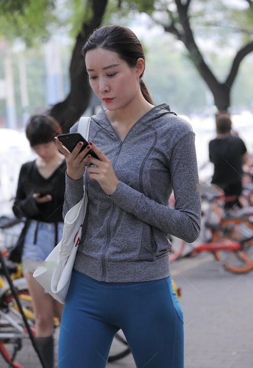  时髦|防晒衣也可以很时髦，一衣多穿十分百搭，经典时尚