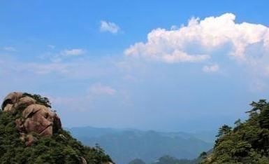 郁金裙!李商隐的名作,吟诵牡丹而不着一字牡丹,却一气鼓荡,更令人遐想