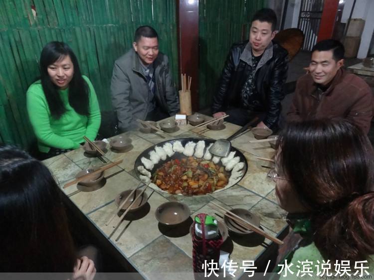 农村|过年去男友家,头一次看到这样“新老结合”的厨房,土灶做饭超香